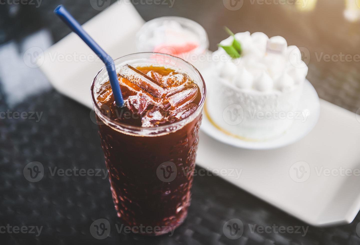 ensemble de gâteau à la noix de coco blanche. photo