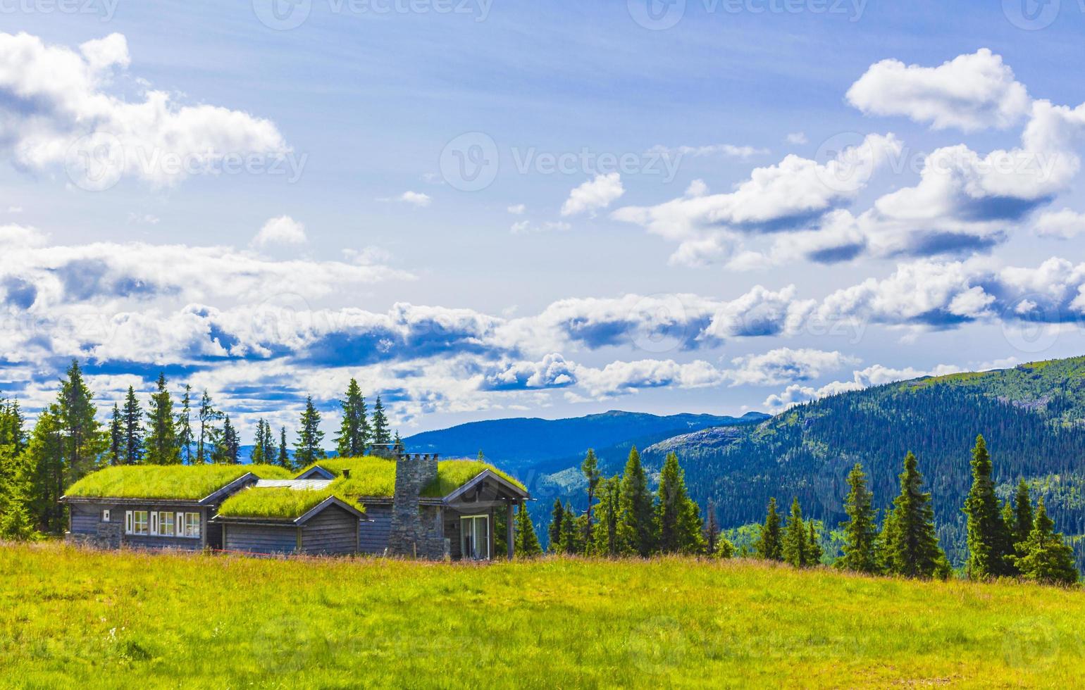 magnifique panorama chalets huttes montagnes kvitfjell domaine skiable favang norvège. photo