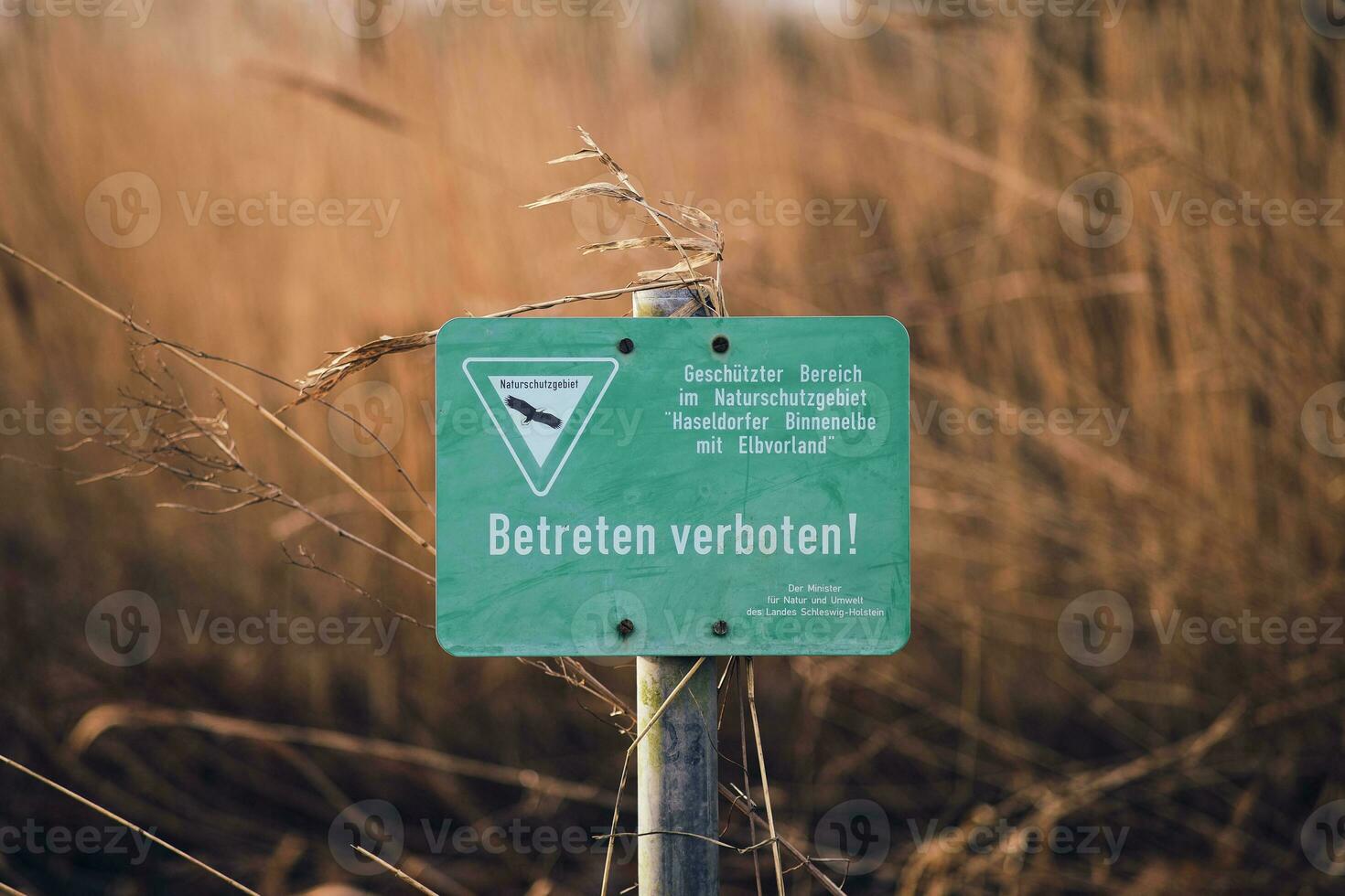 non entrée signe à une naturschutzgebiet dans Schleswig-Holstein, Allemagne photo