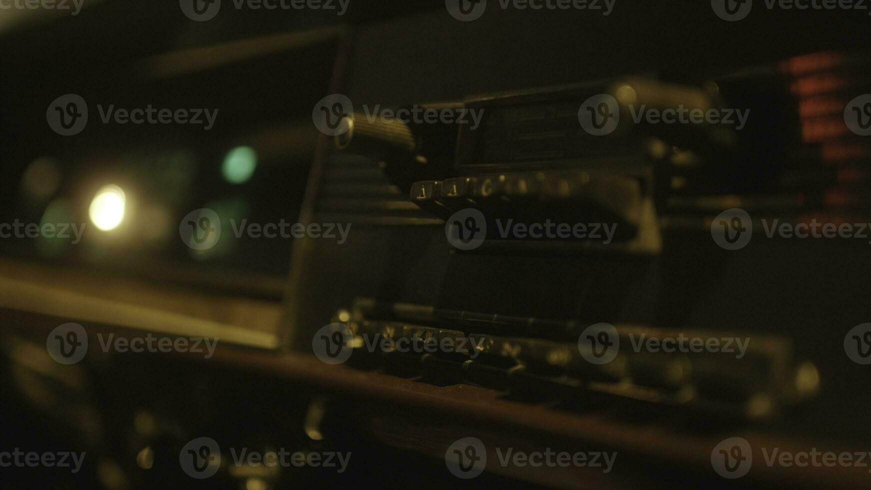 fermer de ancien voiture radio dans rétro voiture dans Russie. ancien voiture intérieur de vieux voiture photo