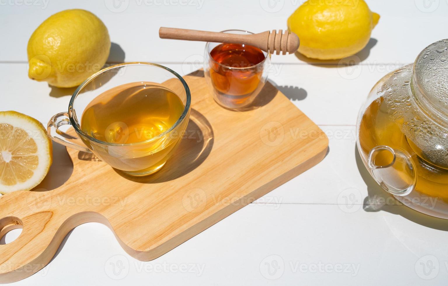 thé chaud de l'après-midi avec du miel et du citron servi sur table au café photo