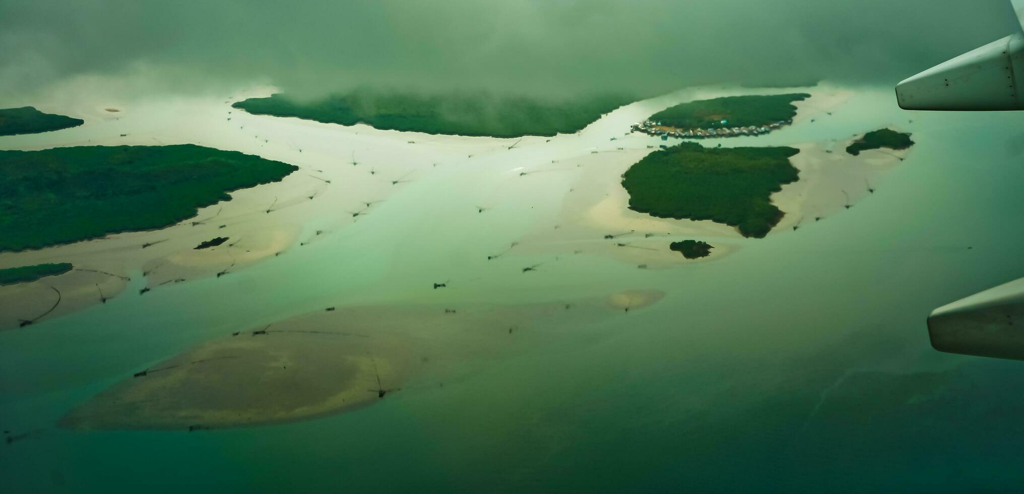 aérien vue de le rivière dans le riau îles photo