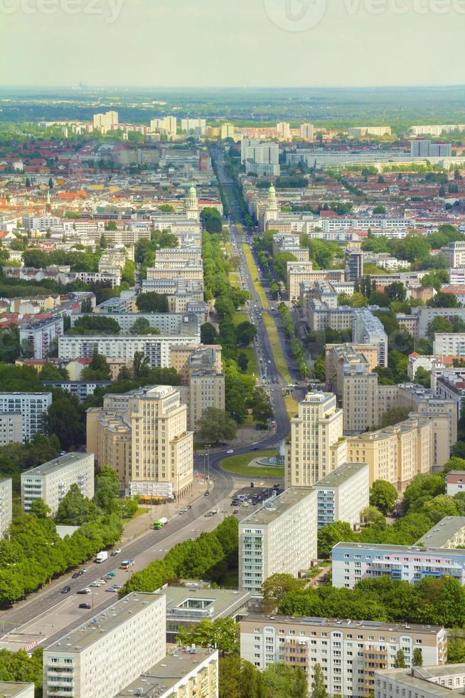 vue aérienne des toits de berlin avec des bâtiments colorés photo