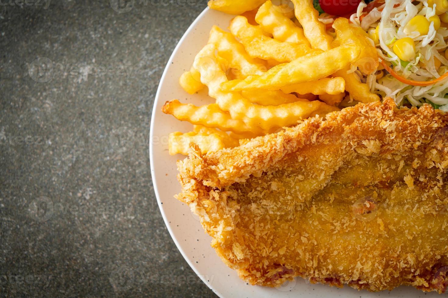 frites de poisson et pommes de terre photo