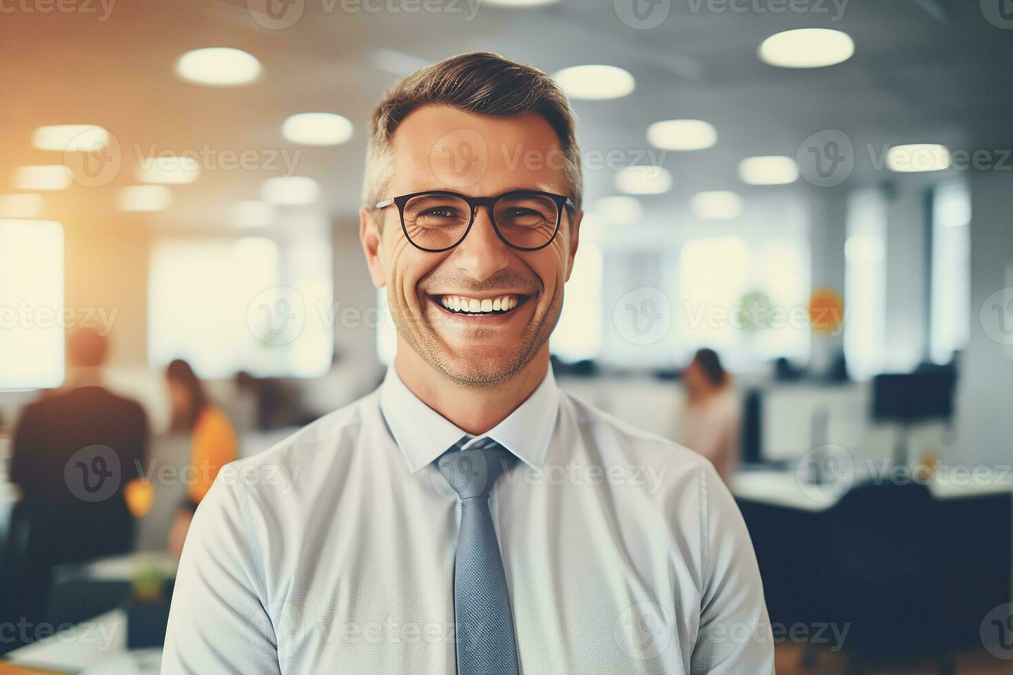 ai généré une content souriant professionnel homme, lumière floue Bureau arrière-plan, fermer vue photo