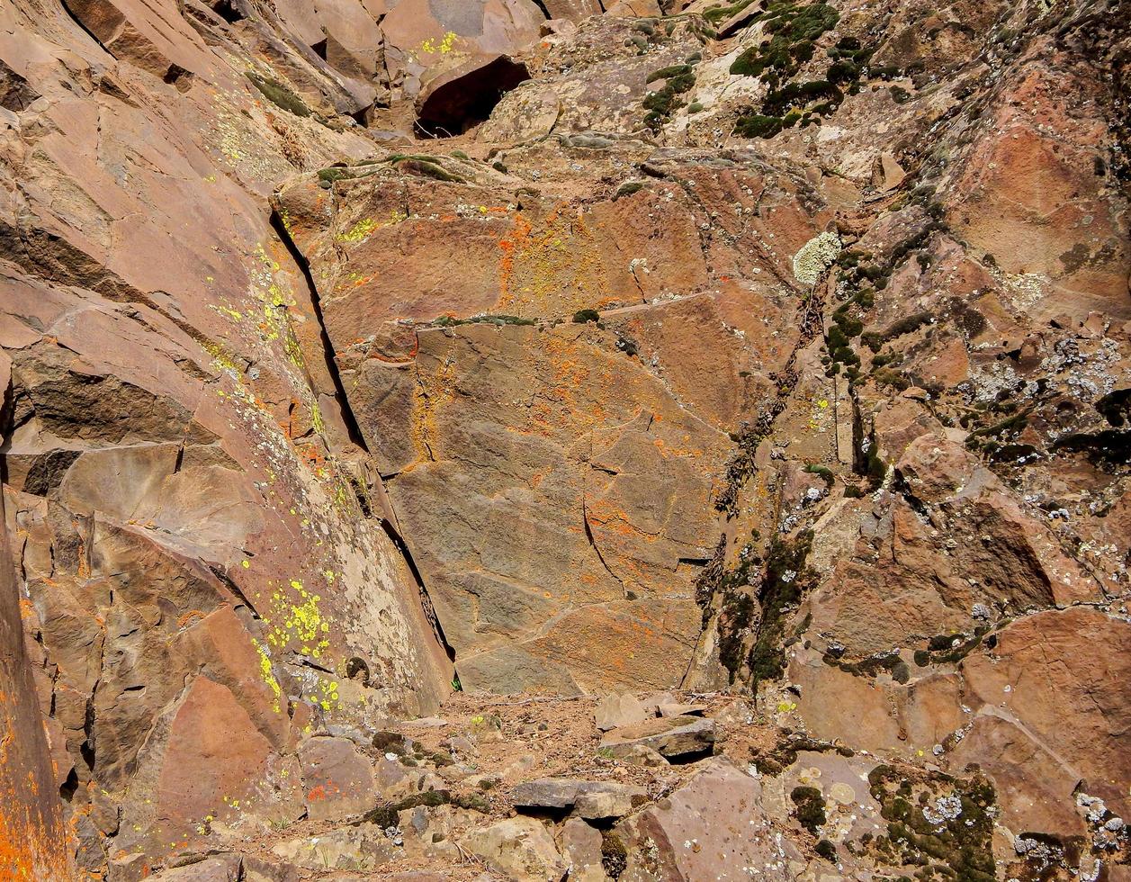 rock au soleil un motif de pierre à sisemore rocks près de tumalo ou photo