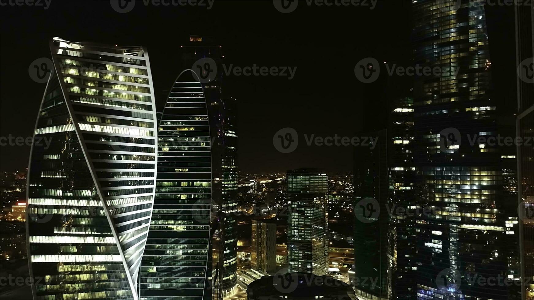 aérien vue de affaires district dans Moscou avec le des millions de brillant lumières, gros ville la vie concept, Russie. Stock images. étourdissant nuit paysage de grattes ciels à nuit. photo