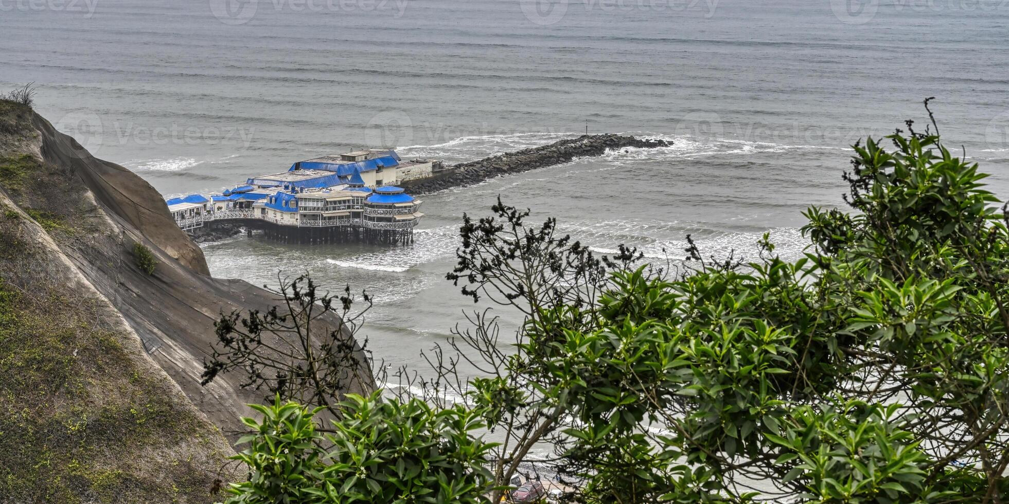 jetée la Rosa nautica sur une jetée dans le pacifique océan, Miraflores, Lima, Pérou photo