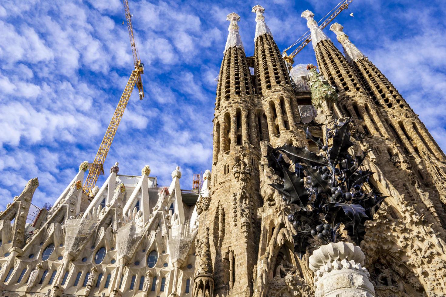 barcelone, espagne, 7 octobre 2019 - cathédrale la sagrada familia à barcelone, espagne. il est conçu par l'architecte antonio gaudi et construit depuis 1882. photo