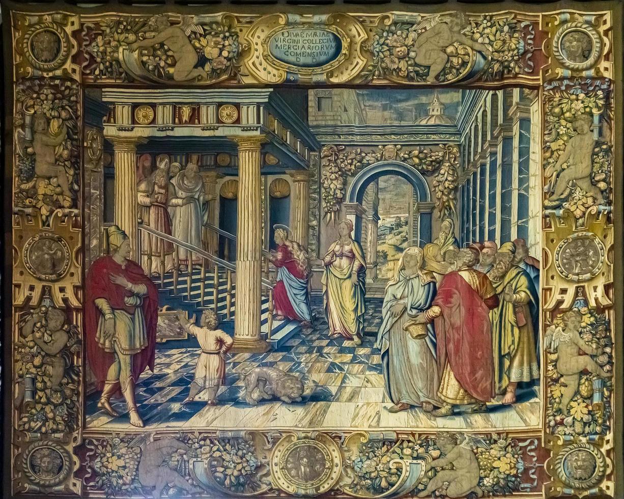 Côme, Italie, 16 avril 2019 - détail de la tapisserie de la cathédrale de Côme en Italie. La cathédrale de Côme est la cathédrale catholique romaine ouverte à 1396. photo