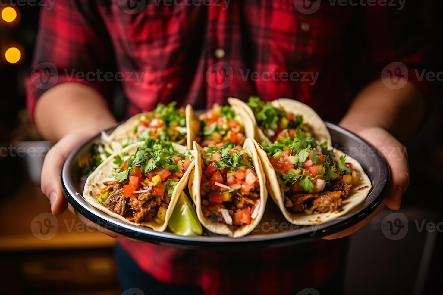 ai généré proche en haut la personne en portant assiette avec taco génératif ai photo