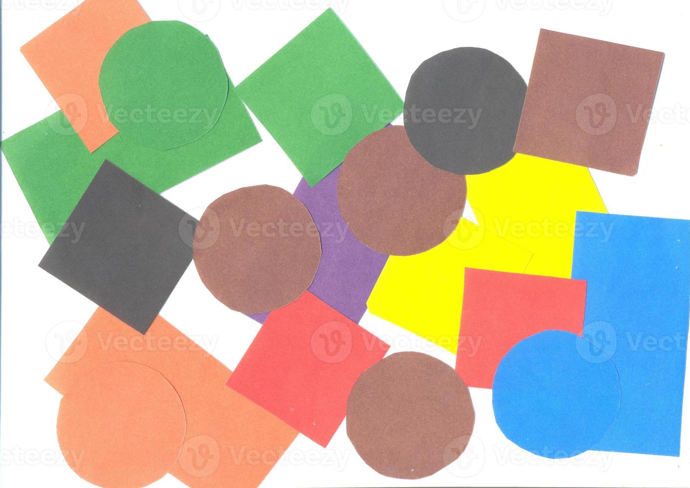 application de papier découpée de couleur avec des ciseaux photo