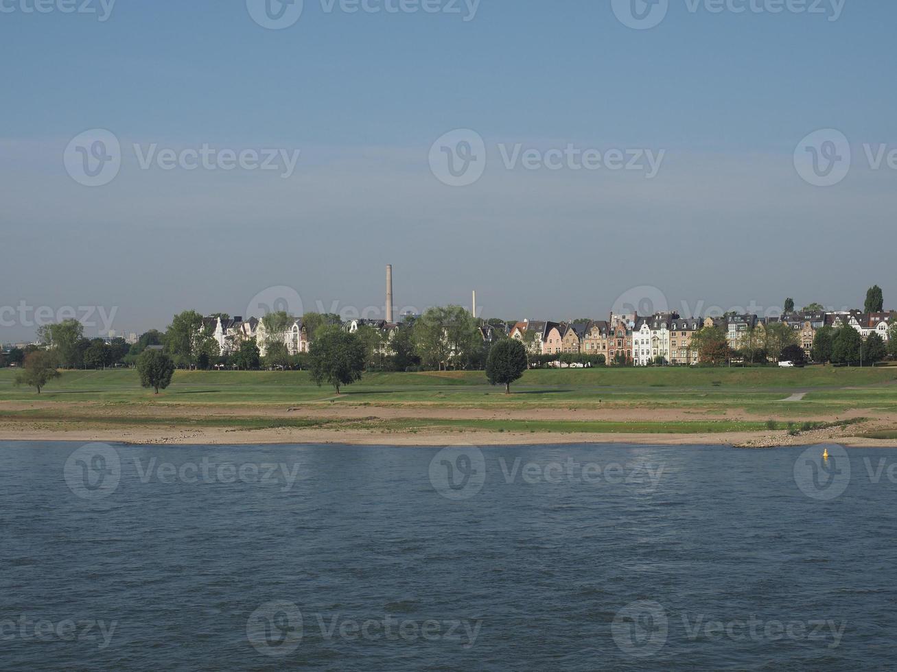 Vue sur le Rhin à Duesseldorf photo