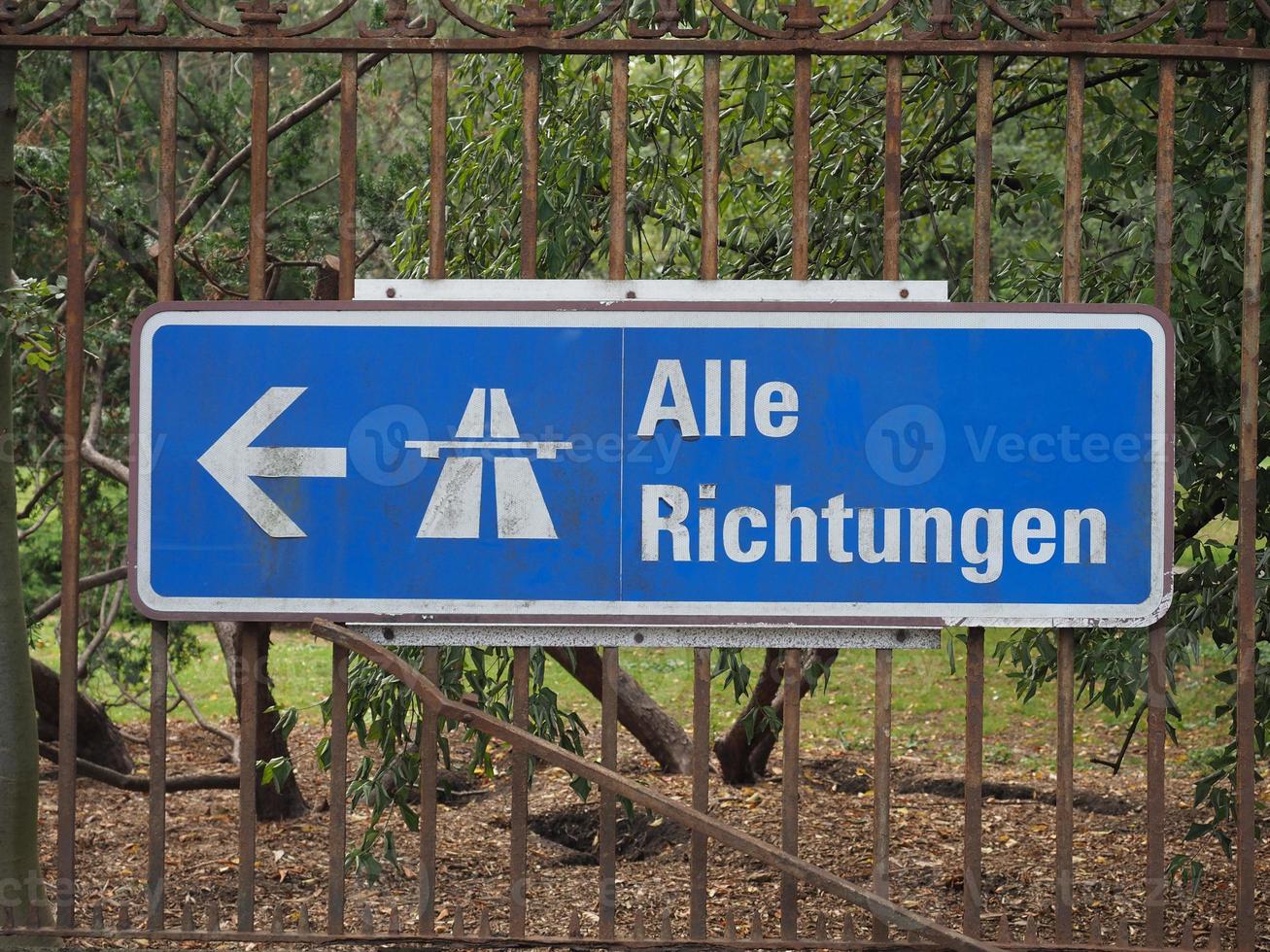 alle richtungen signifiant toutes les directions signe photo