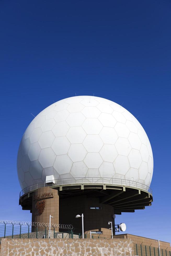 madère, portugal, 8 février 2020 - observatoire optique à pico do areeiro. il s'est intégré au programme européen de surveillance et de suivi de l'espace, visant à surveiller les débris spatiaux. photo