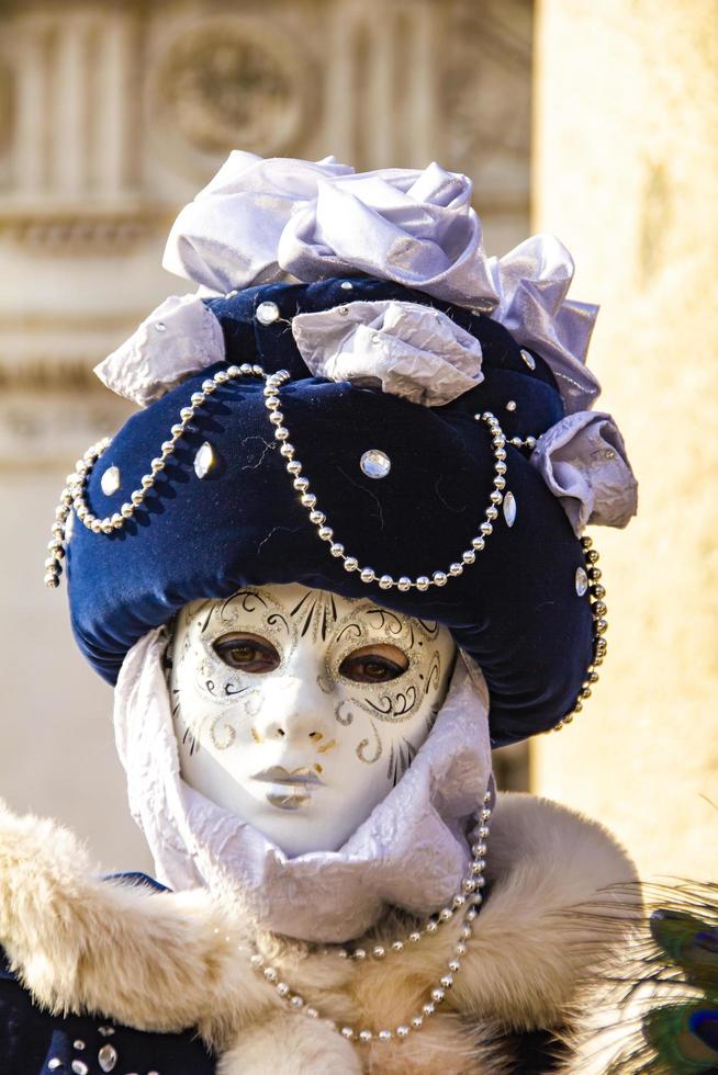 Venise, Italie, 10 février 2013 - personne non identifiée avec masque de carnaval vénitien à Venise, Italie. à 2013 il se tient du 26 janvier au 12 février. photo