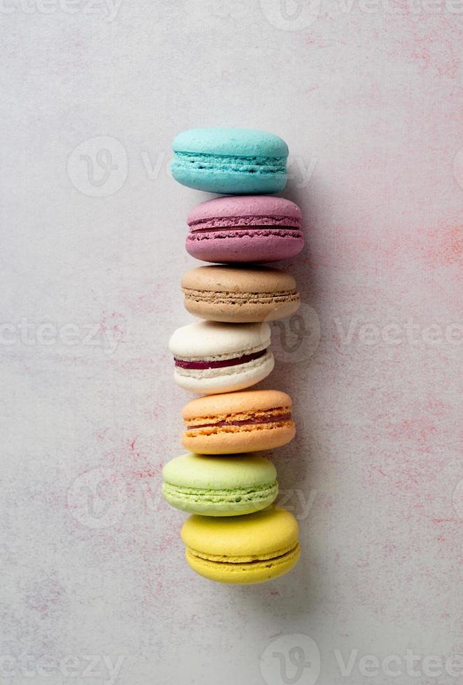 pile de macarons, macarons biscuit français photo