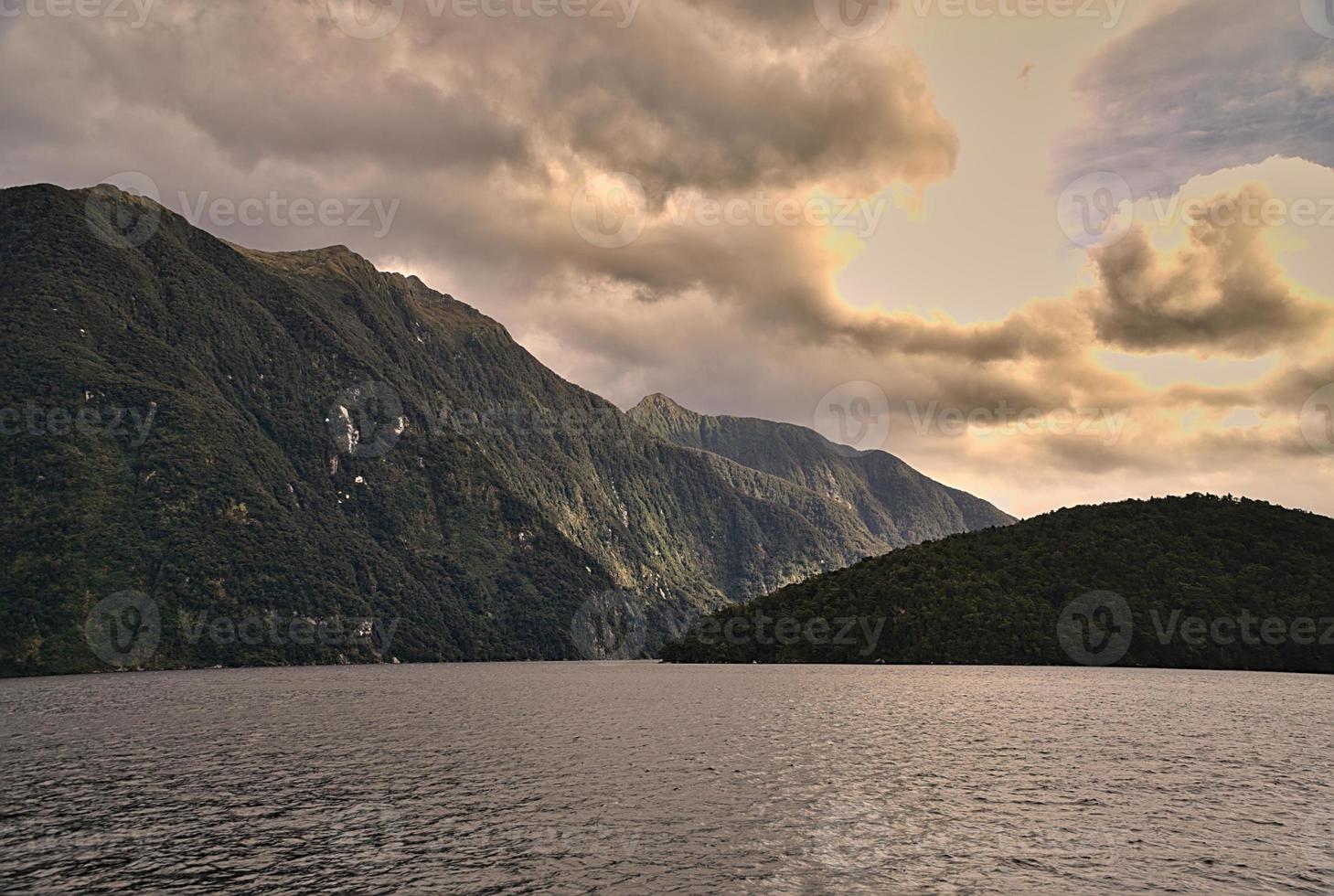 coucher de soleil aux sons douteux, fiordland photo