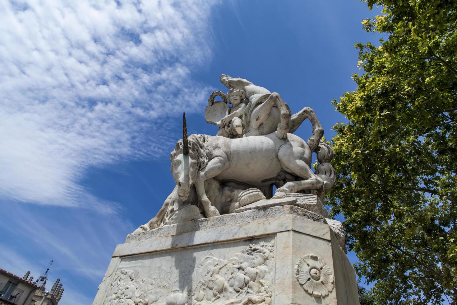 montpellier, france, 13 juillet 2015 - la fontaine des licornes à montpellier, france. fontaine a été réalisée en 1773 par le sculpteur etienne d'antoine. photo