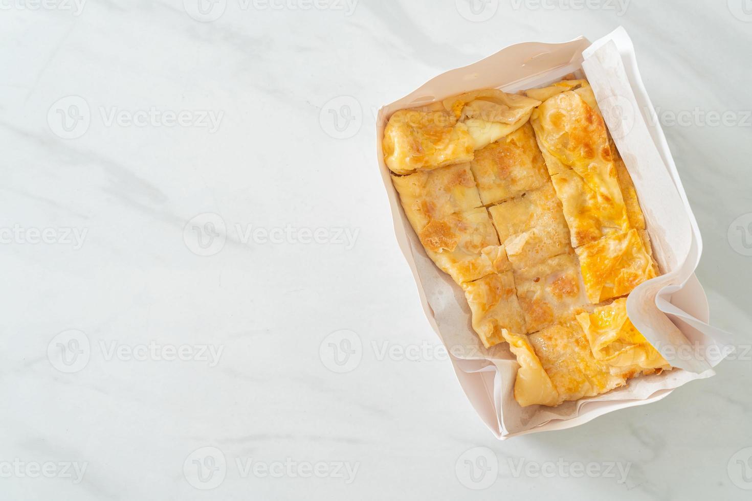 roti avec oeuf et lait concentré sucré photo