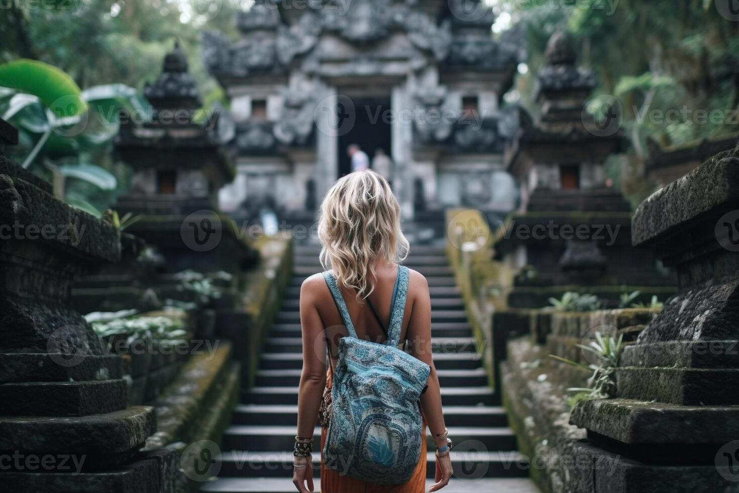 ai génératif voyageur femme posant dans de face de une temple dans bali Indonésie femme avec sac à dos sur une voyage dans Asie photo