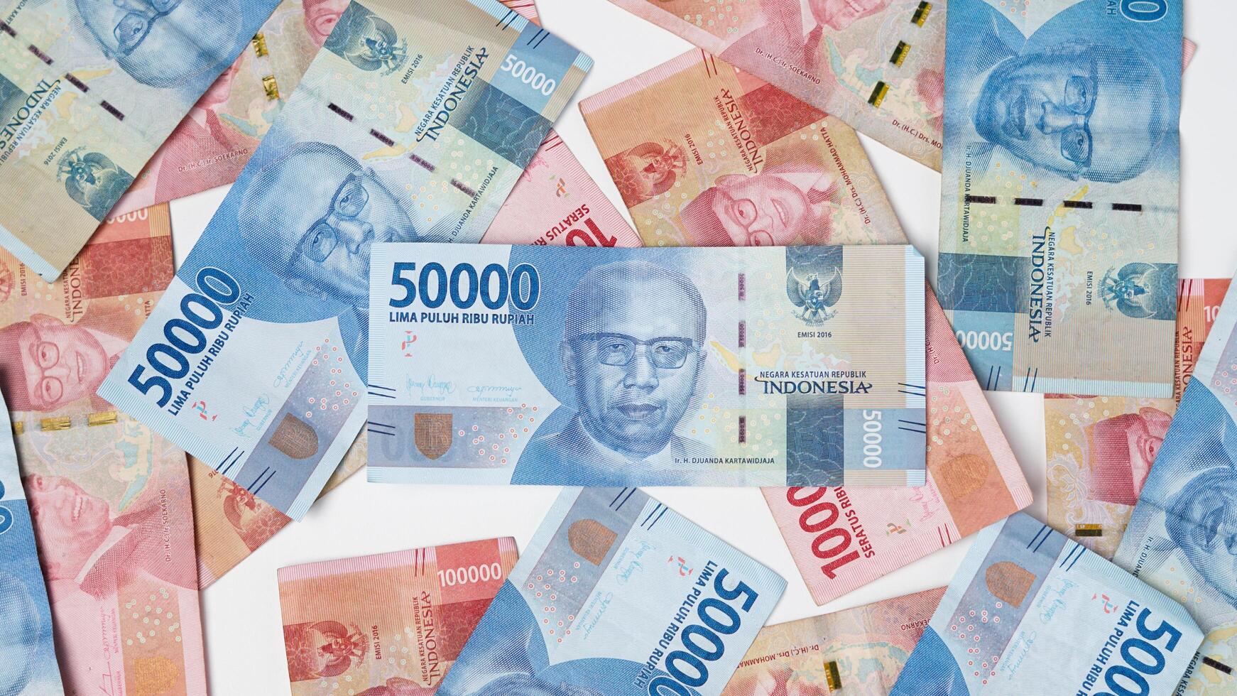 photo de le indonésien Rupiah billet de banque série. indonésien devise