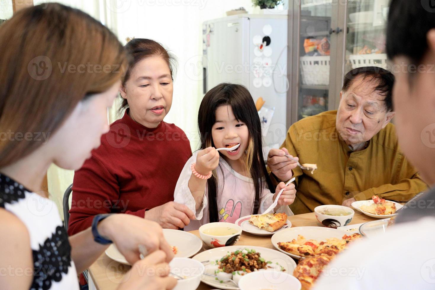 dîner avec la famille photo