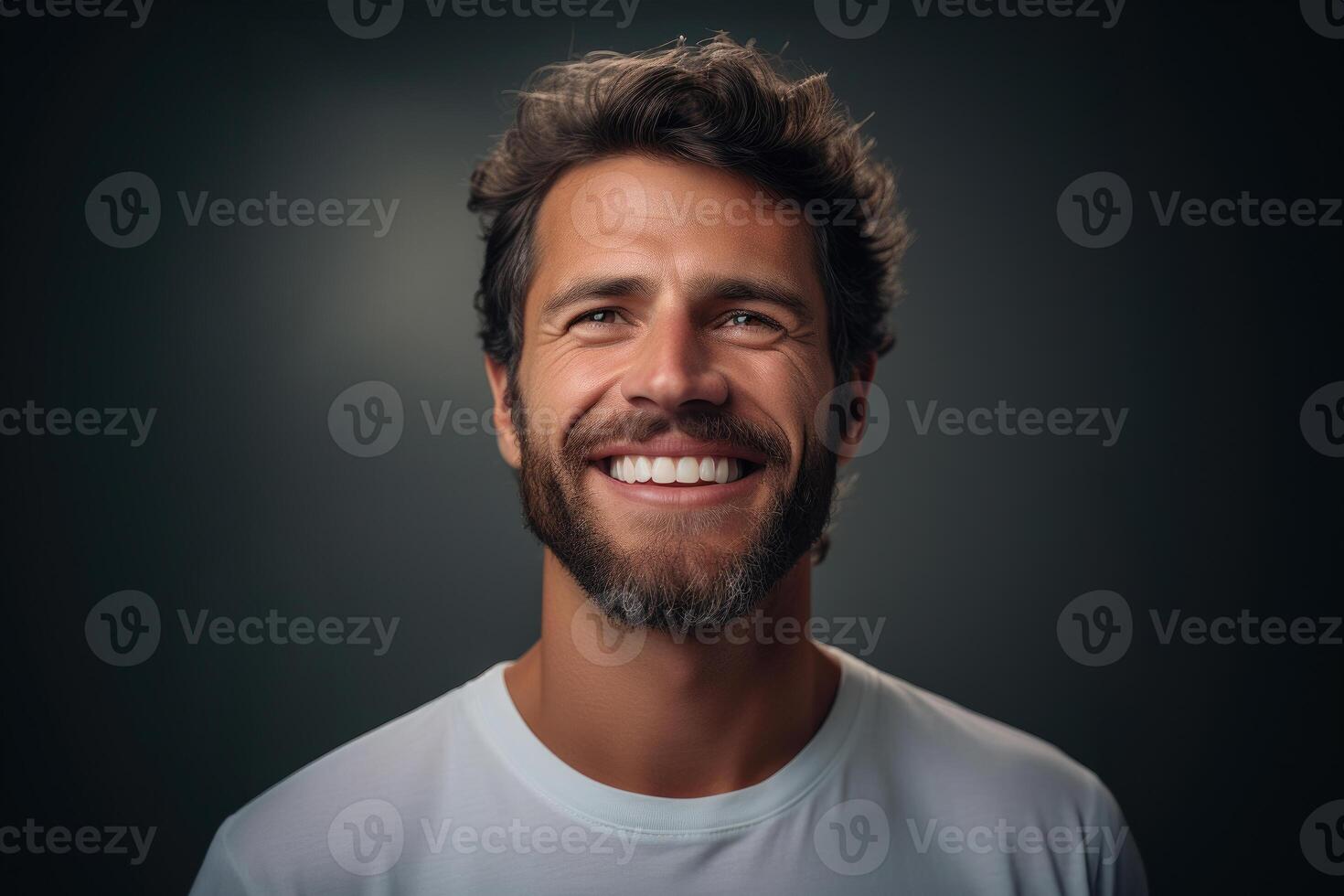 ai généré heureux barbu foncé aux cheveux homme dans studio photo