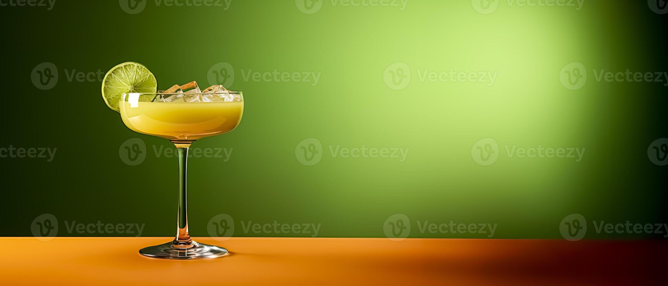 ai généré cocktail avec citron vert et la glace sur vert Contexte avec copie espace. rafraîchissant boisson concept. photo