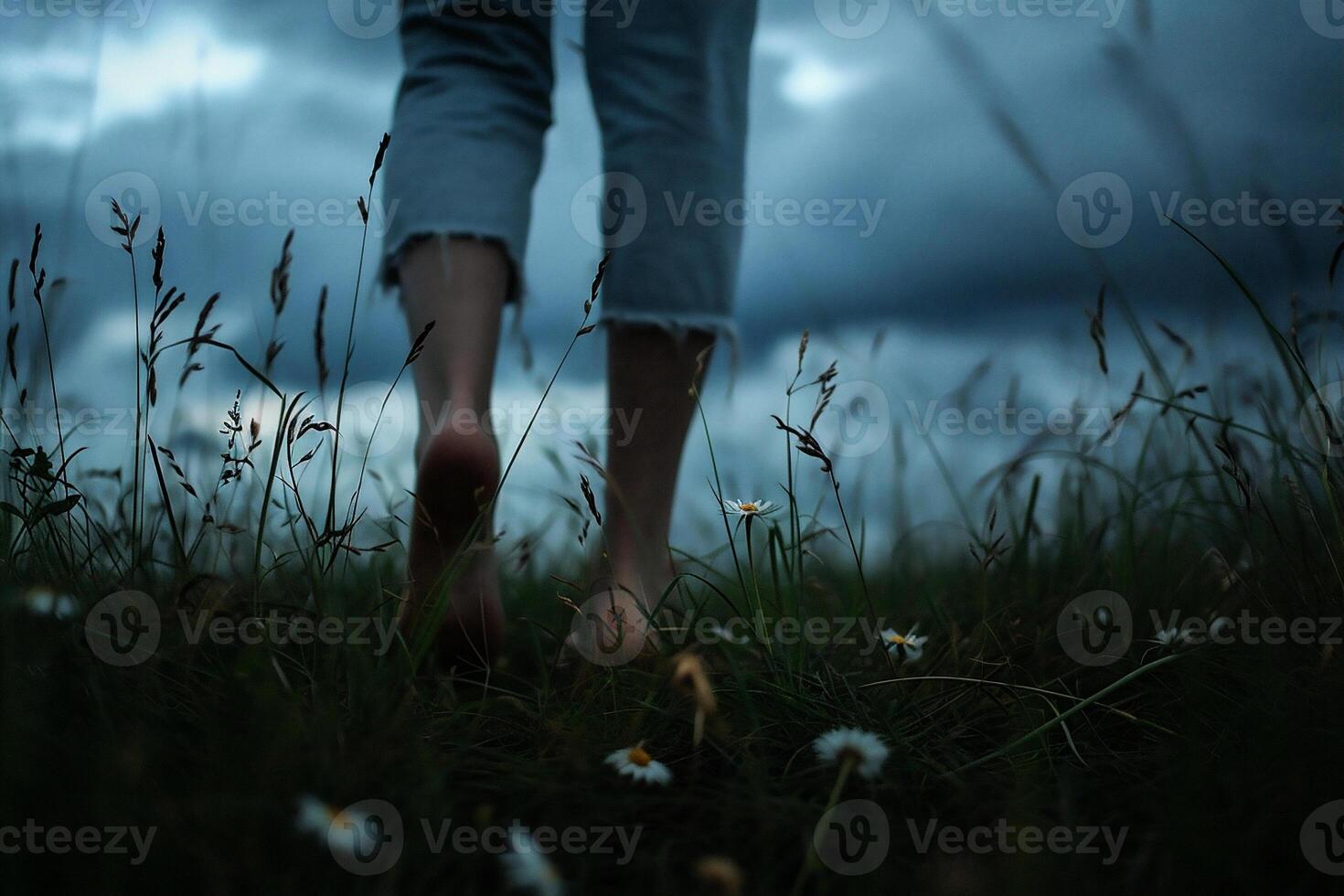 ai généré femme jambes en marchant dans le herbe sur une nuageux journée photo