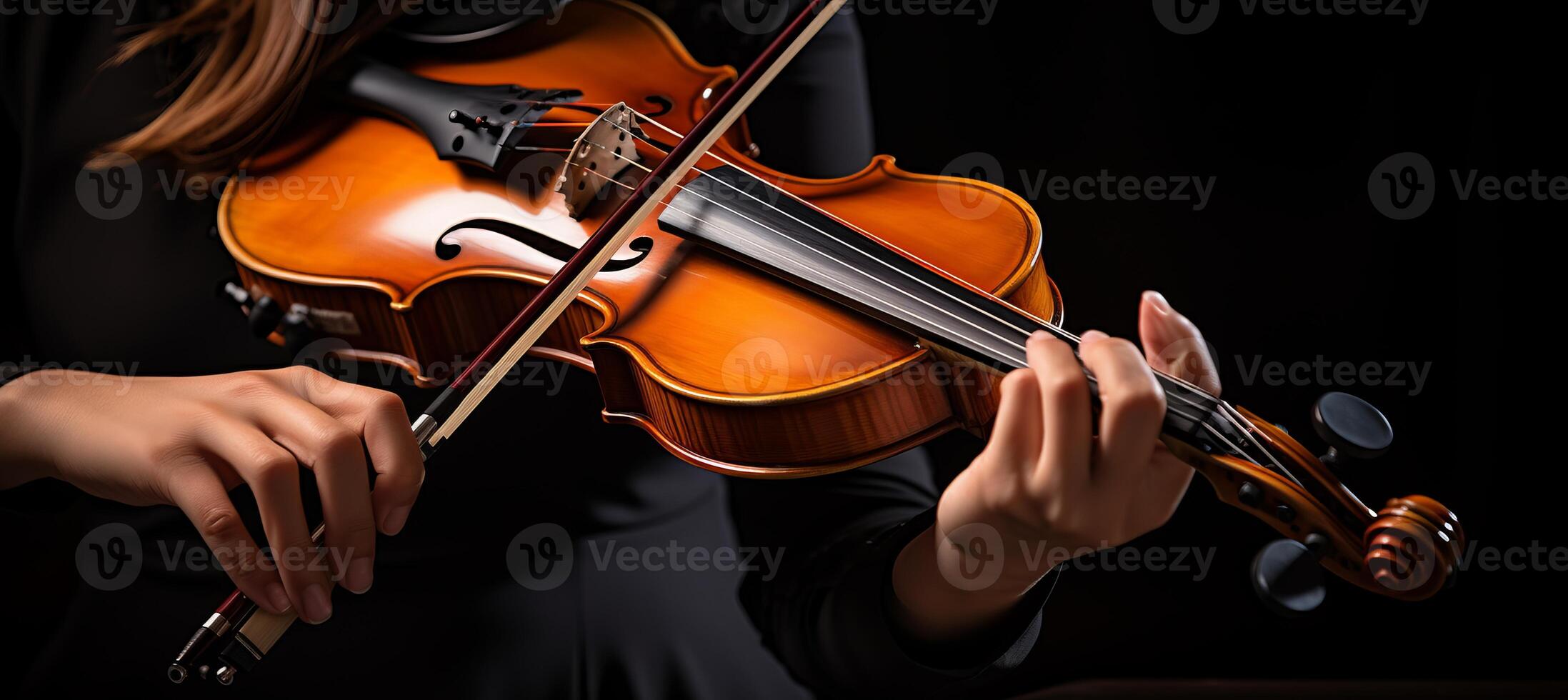 ai généré passionné femelle musicien en jouant violon, mettant en valeur instrument détails et expression photo