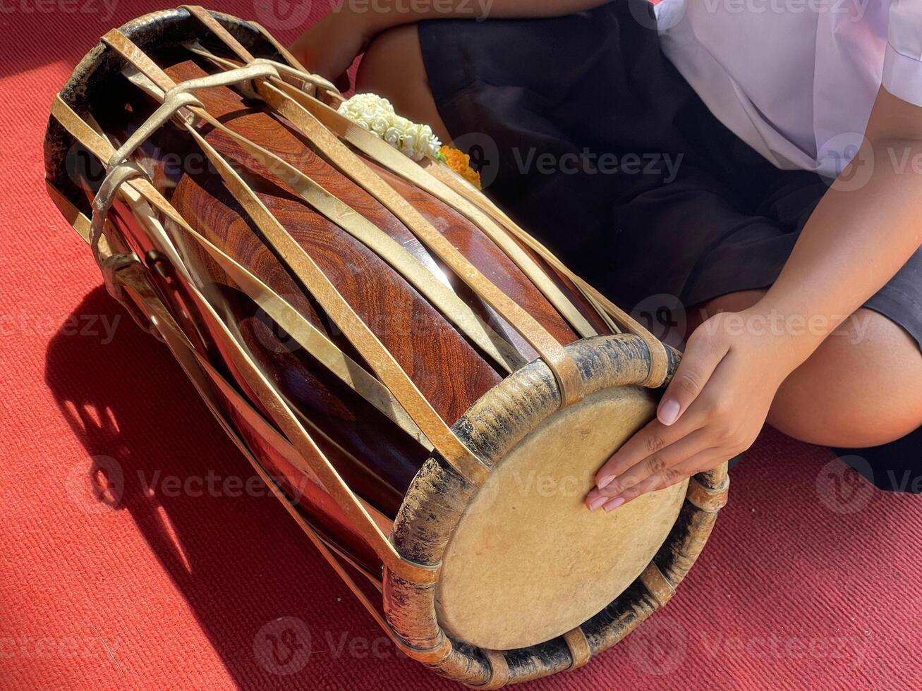 Profond Ton tambouriner, thaïlandais musical instrument de le asiatique continent. photo