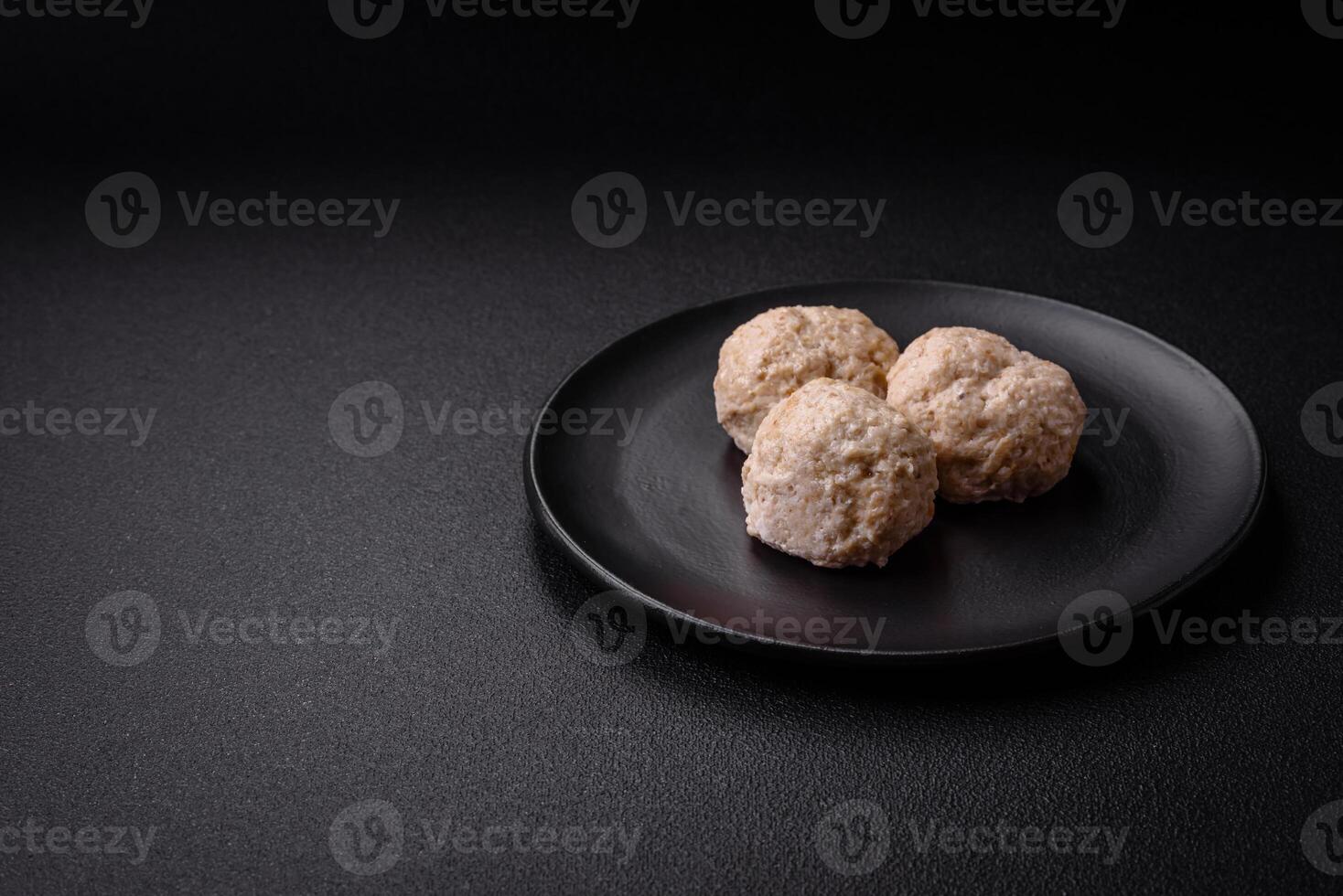 délicieux en bonne santé à la vapeur poulet côtelettes ou haché Boulettes de viande photo