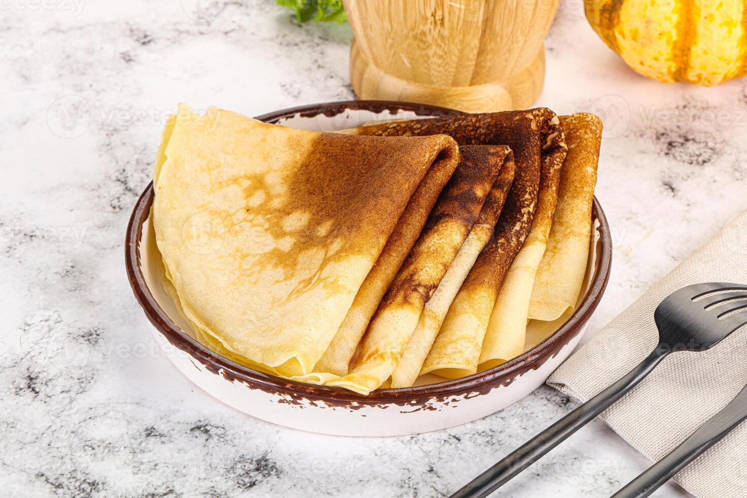 fait maison Crêpes tas pour petit déjeuner photo