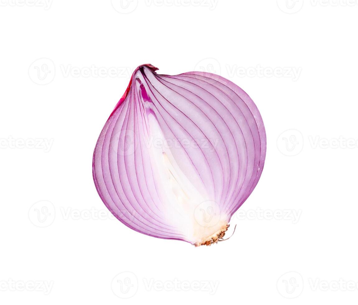 Haut vue de Frais rouge ou violet oignon moitié isolé sur blanc Contexte avec coupure chemin photo