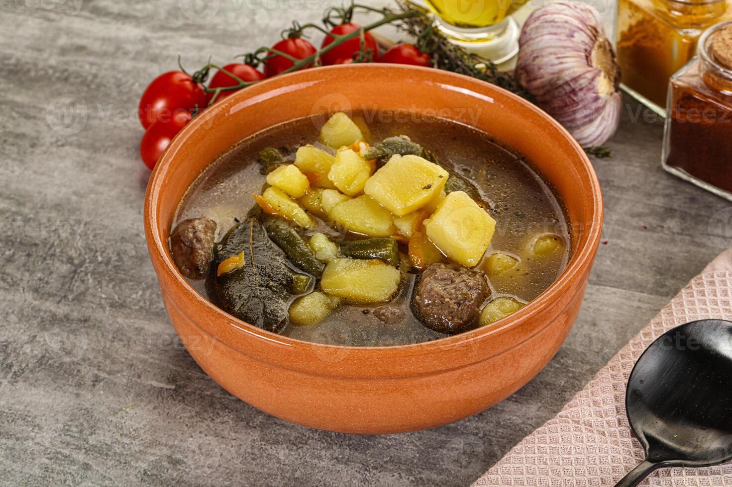 soupe avec boulette de viande et Patate photo