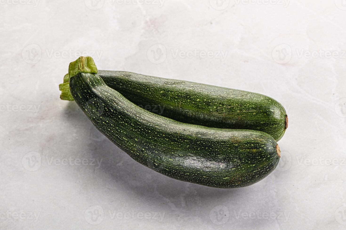 brut Jeune petit vert Zucchini photo