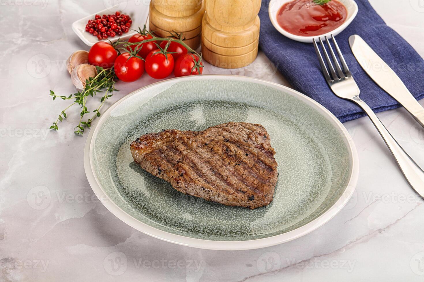 grillé marbre du boeuf steak avec sauce photo