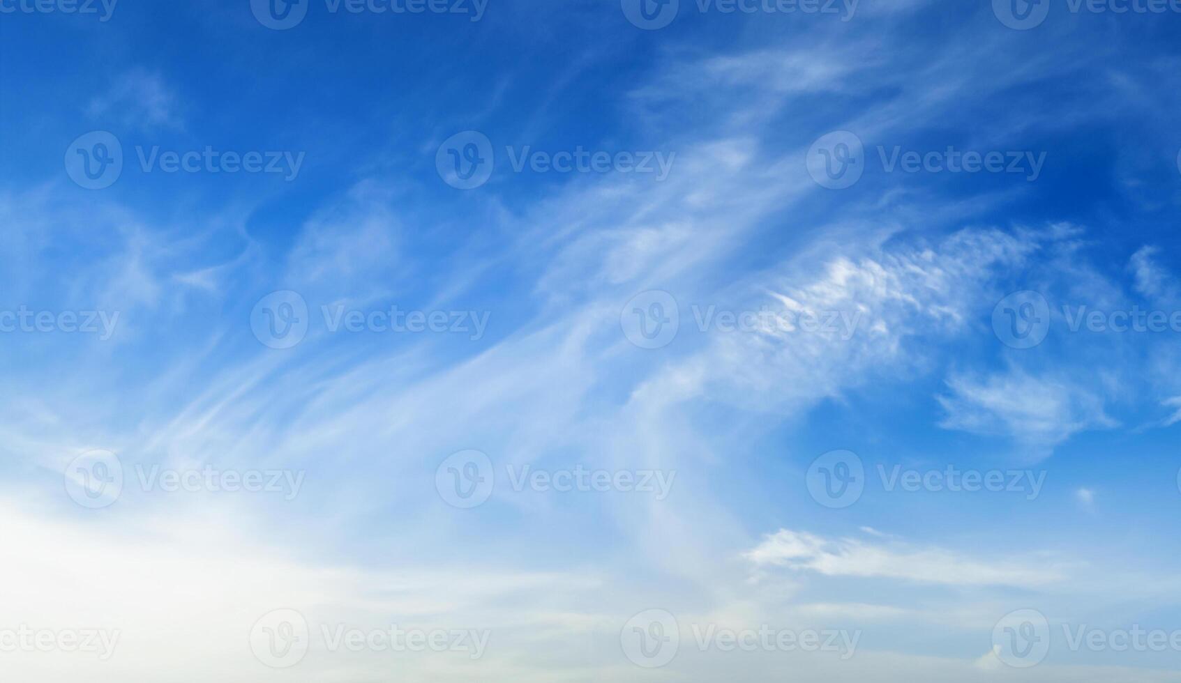 ciel bleu avec fond de paysage de nuages blancs photo