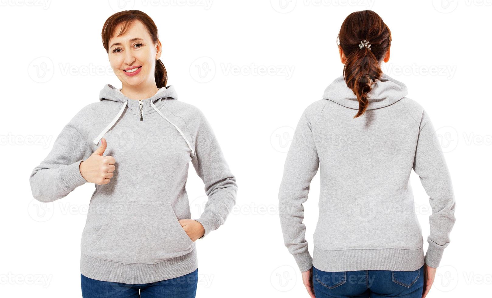 heureuse belle femme d'âge moyen dans un sweat-shirt gris montrant comme signe, ensemble de maquettes à capuche photo