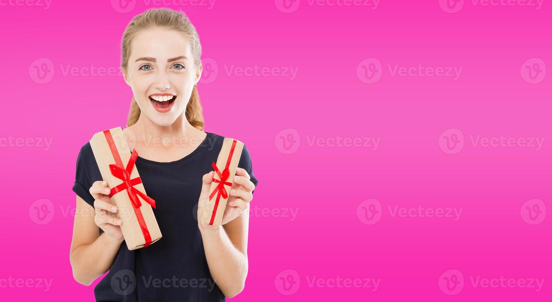 femme avec des cadeaux isolés, noël, vacances photo