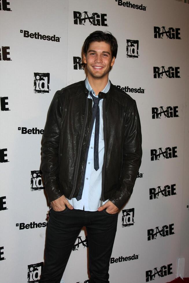 los angeles - sept 30 Casey deidrick en arrivant à le rage Jeu lancement à le quartiers chinois historique central place sur septembre 30, 2011 dans los anges, Californie photo