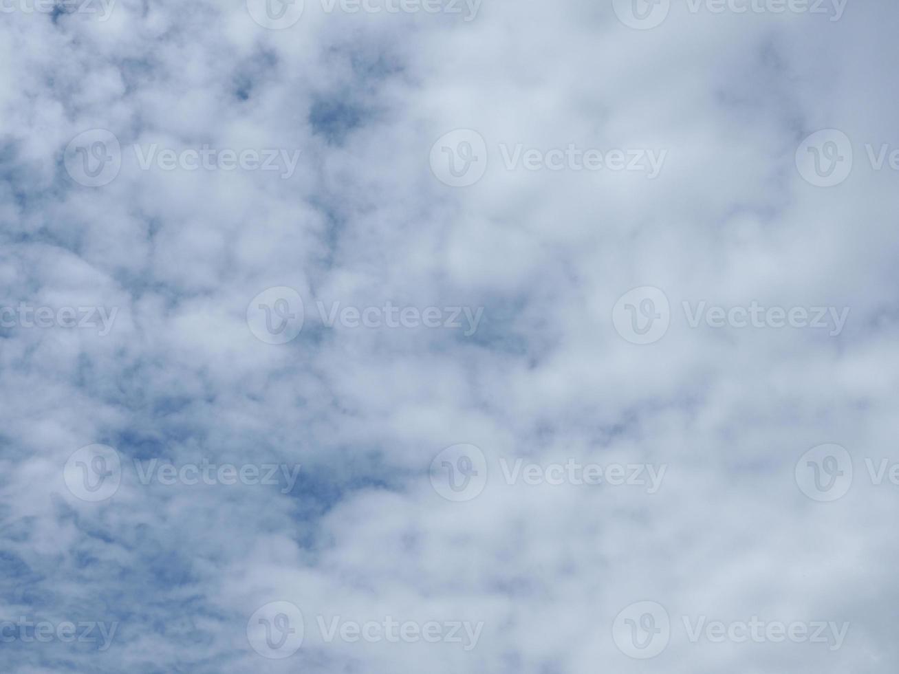 ciel bleu avec fond de nuages photo