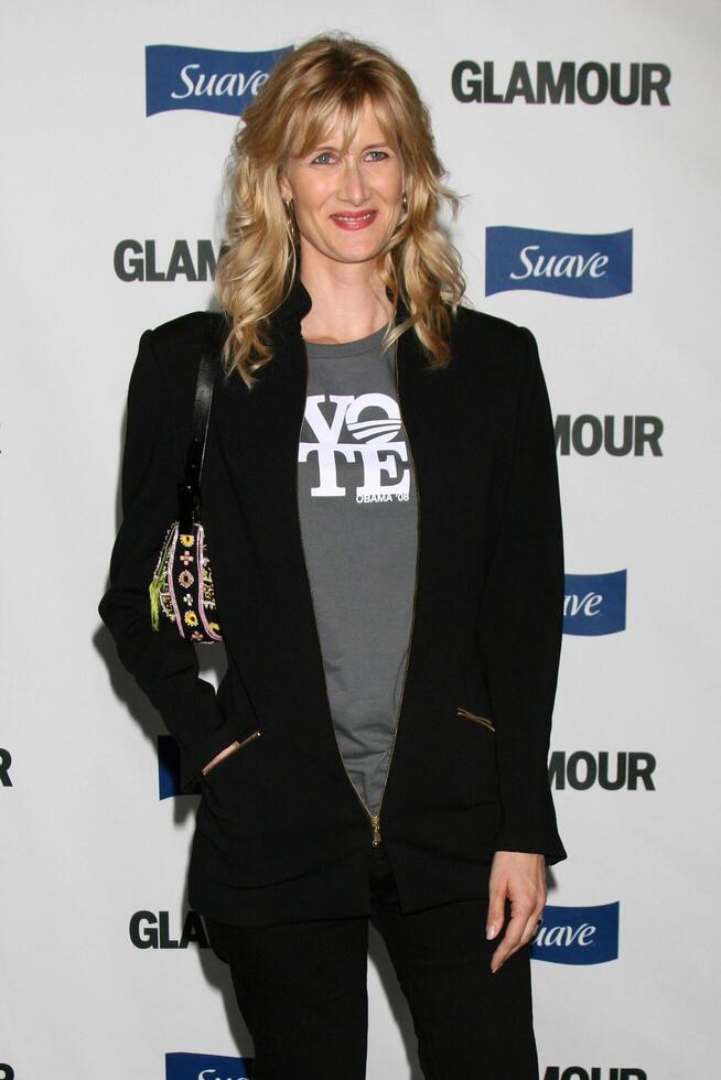 Laura dern en arrivant à le charme bobine des moments premières de une séries de court films écrit dirigé par femmes dans Hollywood à le réalisateur guilde théâtre dans los anges, Californie octobre 14, 2008 photo