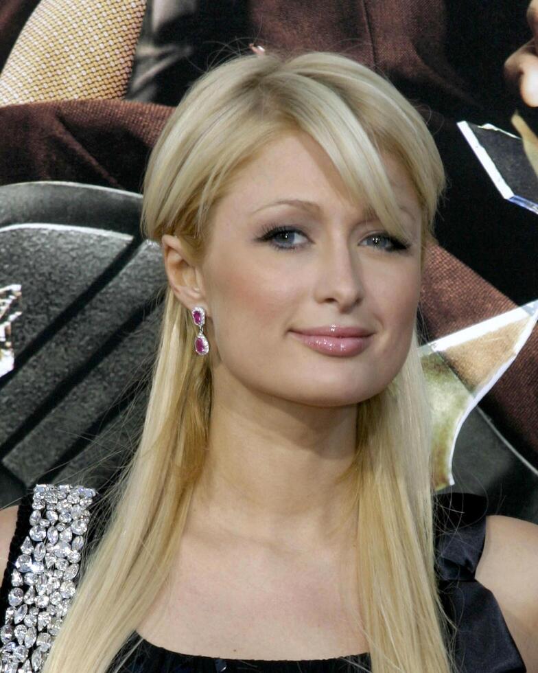 Paris Hilton se ruer heure 3 première de Grauman chinois los anges, Californie juillet 30, 2007 photo