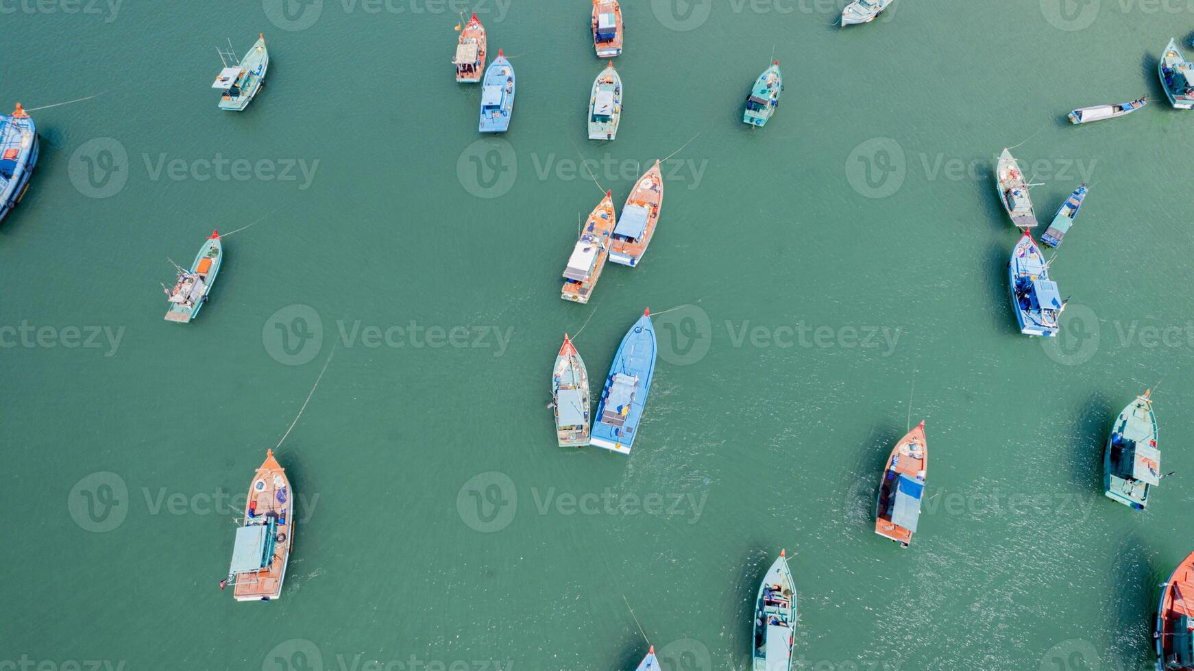 serein aérien coup de pêche bateaux photo