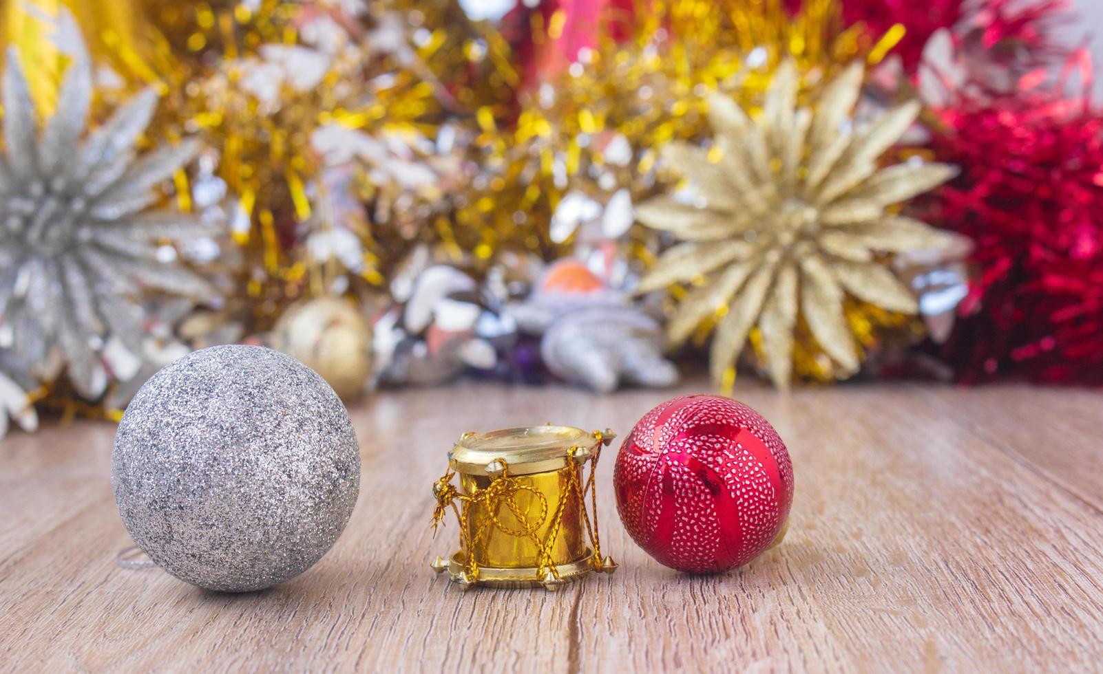 boule de noël sur fond de noël photo