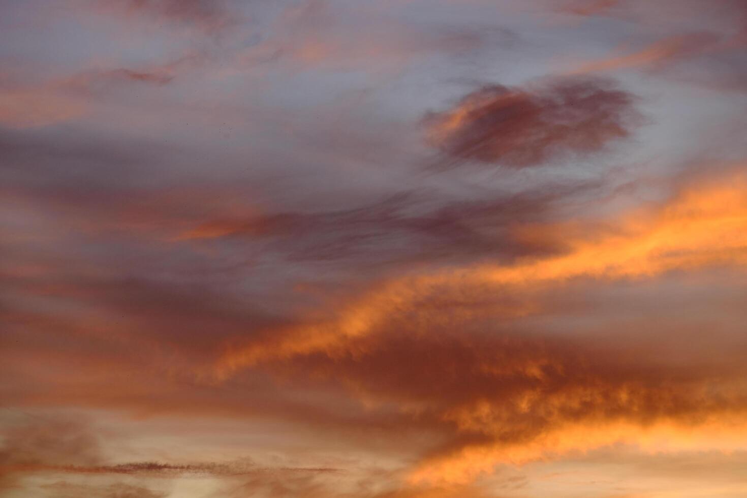 ciel coloré quand le soleil tombe photo