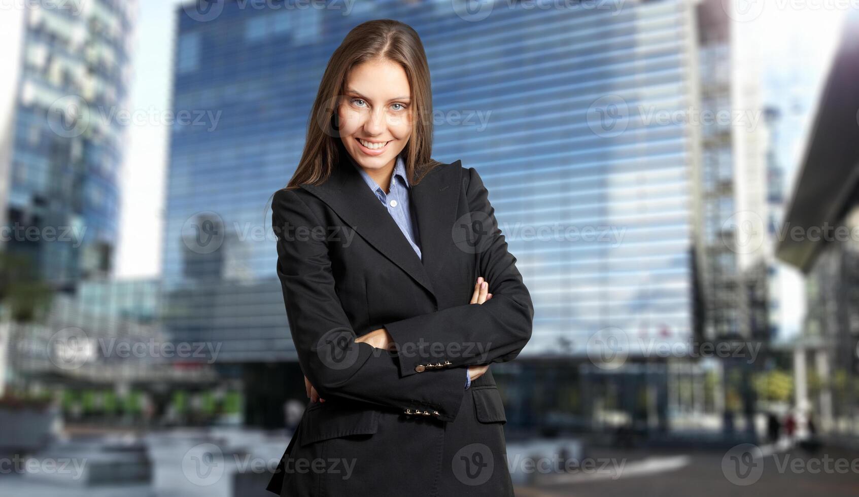 portrait de femme d'affaires en plein air photo