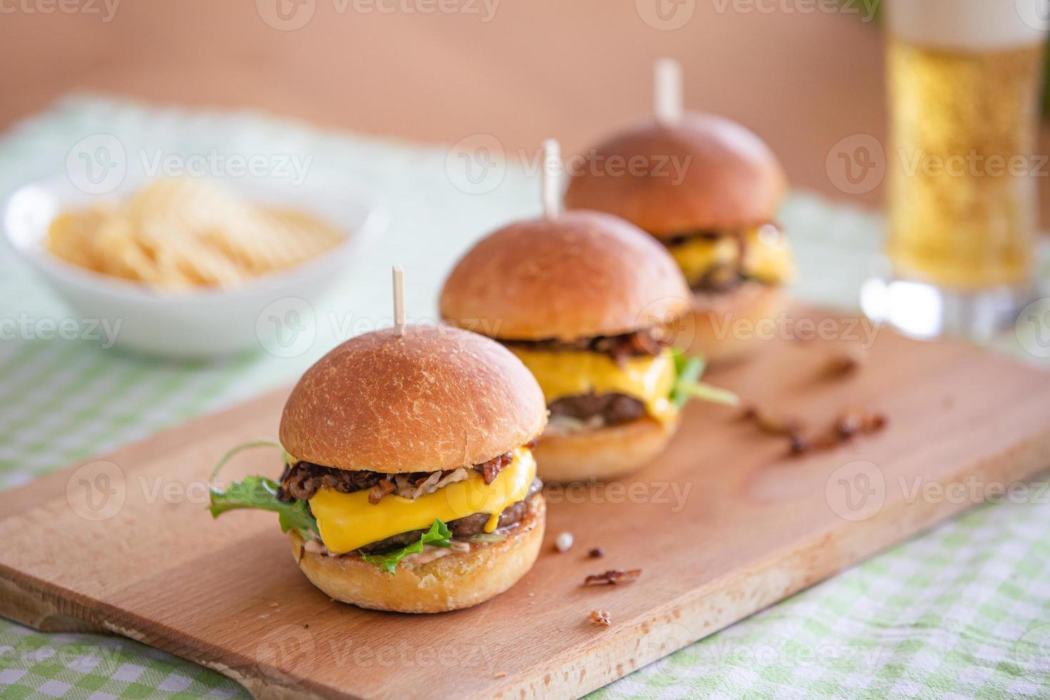 hamburgers faits maison photo